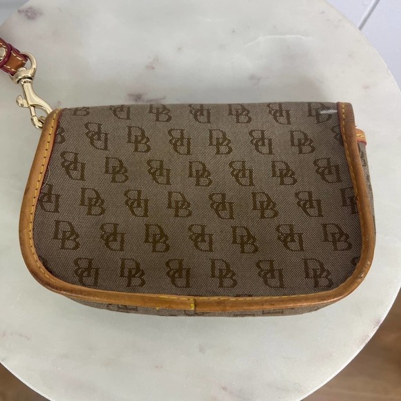 Dooney‎ & Bourke Tan Initialed Wristlet - Picture 5 of 6